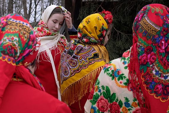 young-ukrainians-wearing-traditional-dress