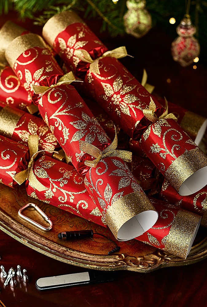 red-and-gold-cracker-gift-packaging